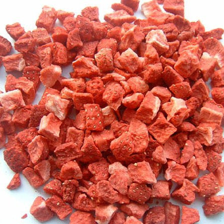 Freeze dried strawberry pieces