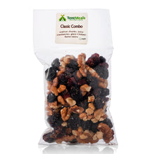 TentMeals Classico Combo trail snack: walnut chunks, juicy cranberries, giant Chilean flame raisins